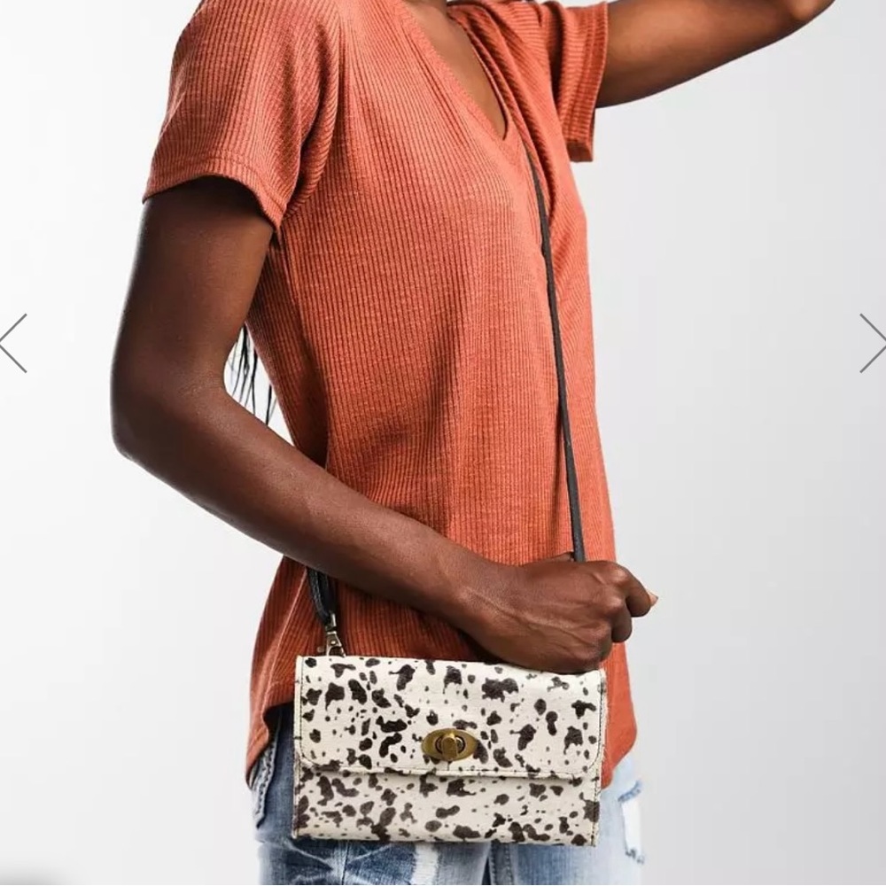 Crossbody Purse by Buckle.
MYRA BAG - Influence- NEW W TAG- Black/White